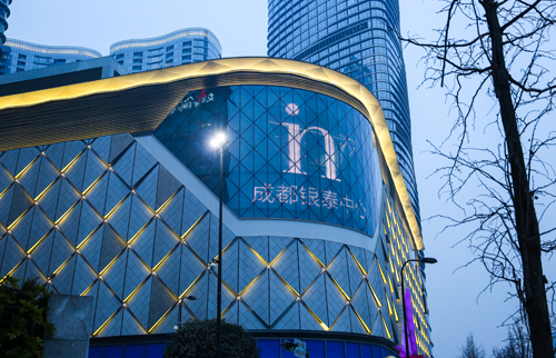 成都銀泰項目LED绿巨人视频导航