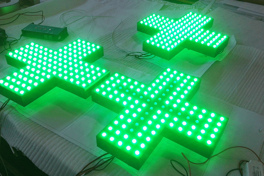 為何用LED衝孔外露字製作樓頂發光大字？